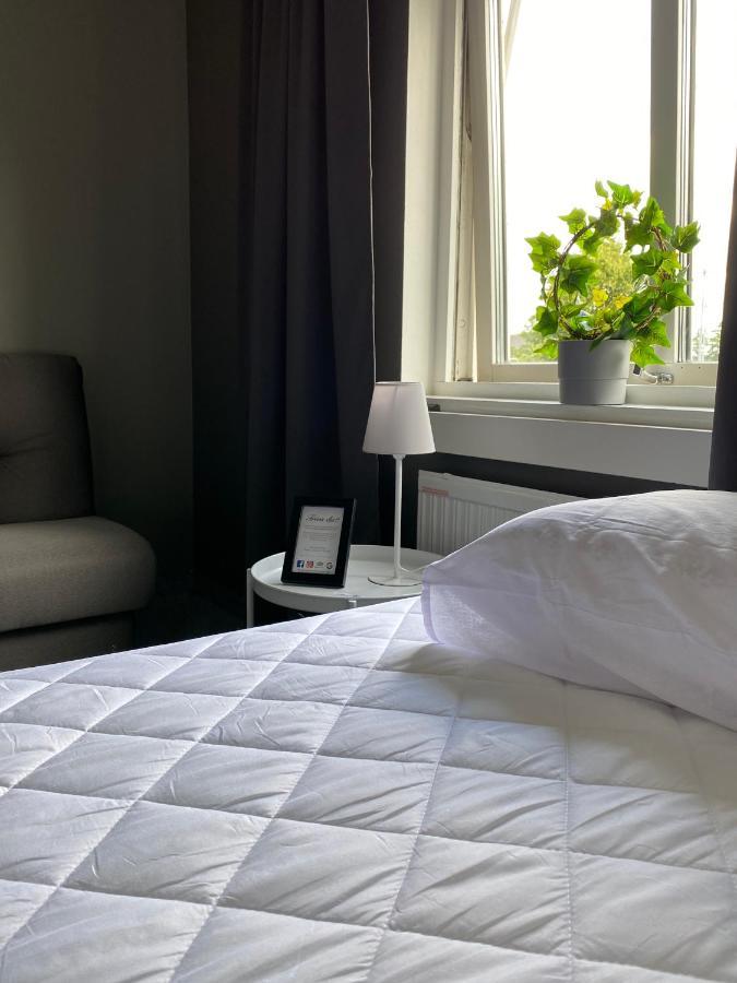 De La Gardie Park Vandrarhem Hostel Лидчёпинг Экстерьер фото